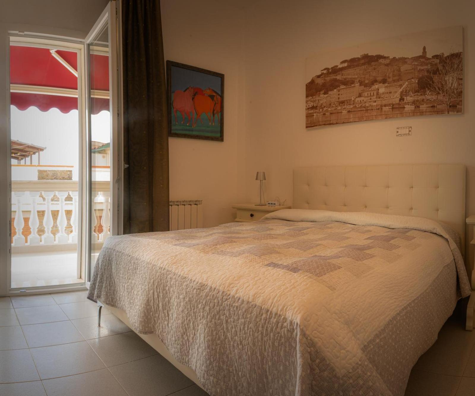 Hotel La Scogliera *